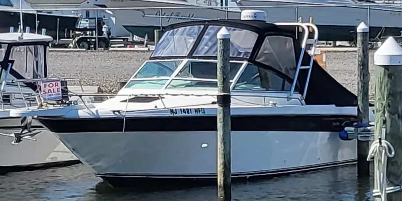 The Image of 1993 Sea Ray Laguna 29 Walkaround boat docked, with "For Sale" sign visible. - 0