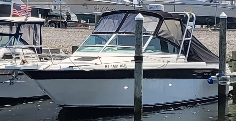 Slide: The Image of 1993 Sea Ray Laguna 29 Walkaround boat docked in a marina. - 14