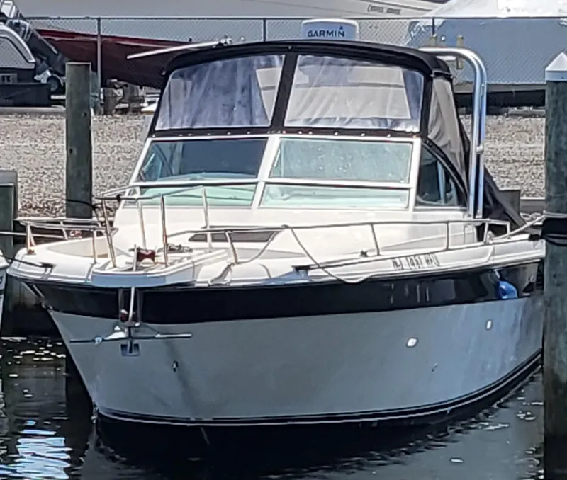Slide: The Image of 1993 Sea Ray Laguna 29 Walkaround boat docked in marina. - 15