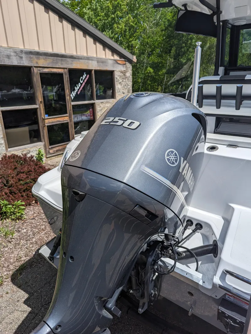 Slide: The Image of 2024 Wellcraft 223 Fisherman with Yamaha 250 outboard motor. - 14