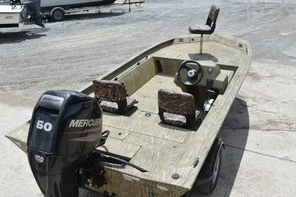 Slide: The Image of 2024 Tracker Grizzly 1754 SC boat with Mercury 50 outboard motor. - 18