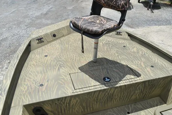 Slide: The Image of 2024 Tracker Grizzly 1754 SC boat with camo seat and deck. - 20