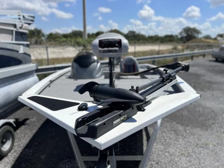 Slide: The Image of 2022 G3 Sportsman 1610 boat with Minn Kota trolling motor. - 9