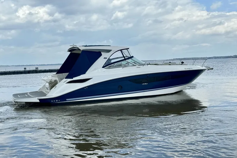 Slide: The Image of Sea Ray Sundancer 350 2021 - 0