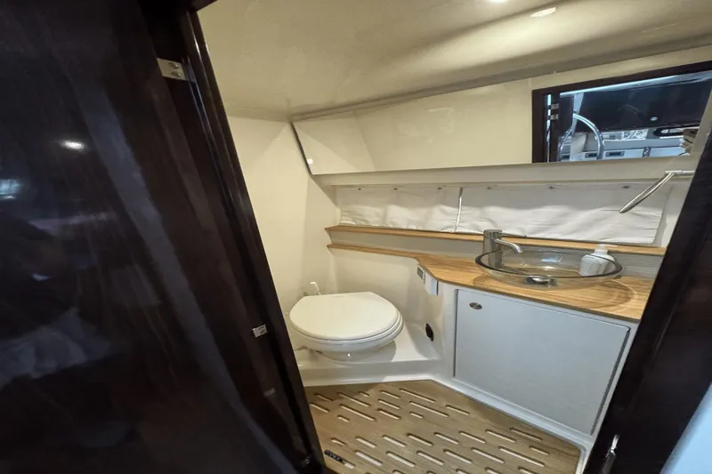 Slide: The Image of Sea Ray Sundancer 350 2021 - 10