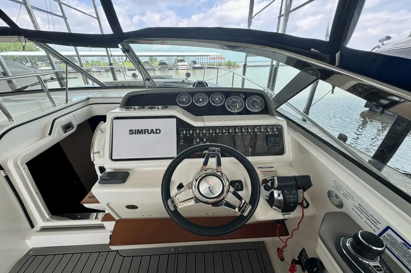 Slide: The Image of Sea Ray Sundancer 350 2021 - 13