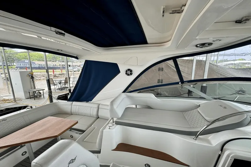 Slide: The Image of Sea Ray Sundancer 350 2021 - 14