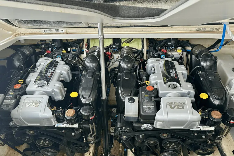 Slide: The Image of Sea Ray Sundancer 350 2021 - 5