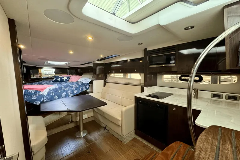 Slide: The Image of Sea Ray Sundancer 350 2021 - 6