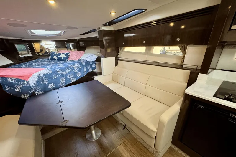 Slide: The Image of Sea Ray Sundancer 350 2021 - 8