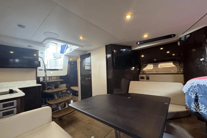 Slide: The Image of Sea Ray Sundancer 350 2021 - 9