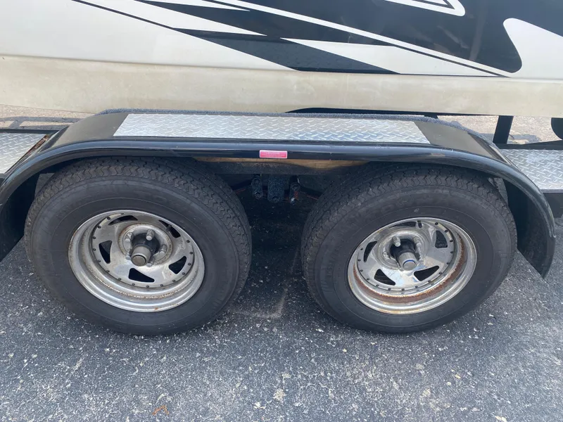 Slide: The Image of Dual axle trailer for 2005 Calabria Cal-Air boat. - 8
