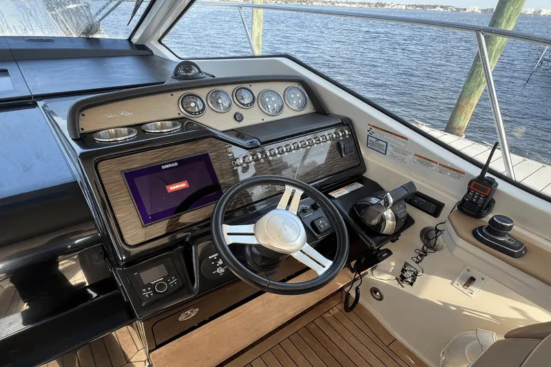 Slide: The Image of Sea Ray 350 Coupe 2018 - 26