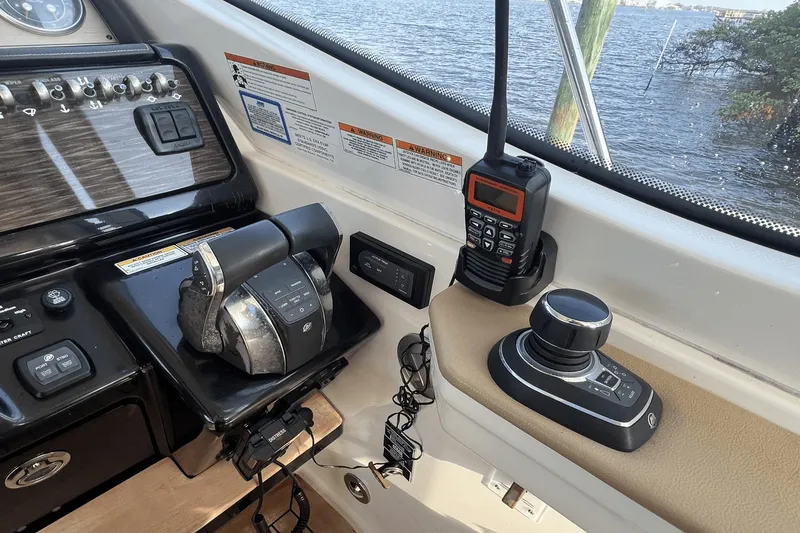 Slide: The Image of Sea Ray 350 Coupe 2018 - 27