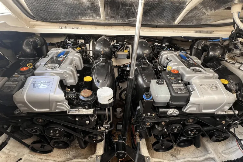 Slide: The Image of Sea Ray 350 Coupe 2018 - 42