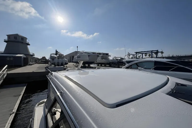 Slide: The Image of Sea Ray 350 Coupe 2018 - 44