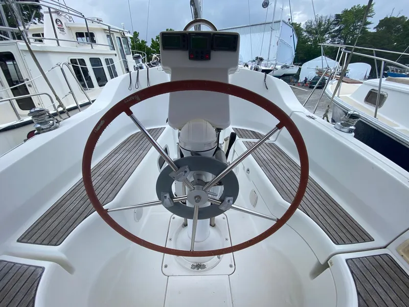 Slide: The Image of 2006 Beneteau 323 - Tuesday - 10