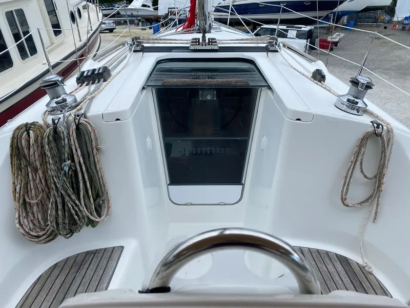 Slide: The Image of 2006 Beneteau 323 - Tuesday - 13