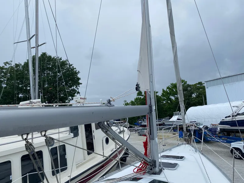 Slide: The Image of 2006 Beneteau 323 - Tuesday - 14