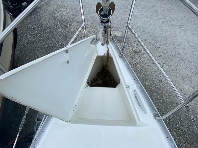 Slide: The Image of 2006 Beneteau 323 - Tuesday - 15