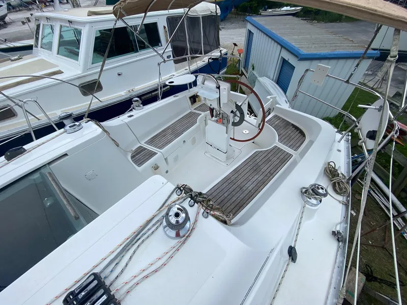 Slide: The Image of 2006 Beneteau 323 - Tuesday - 18