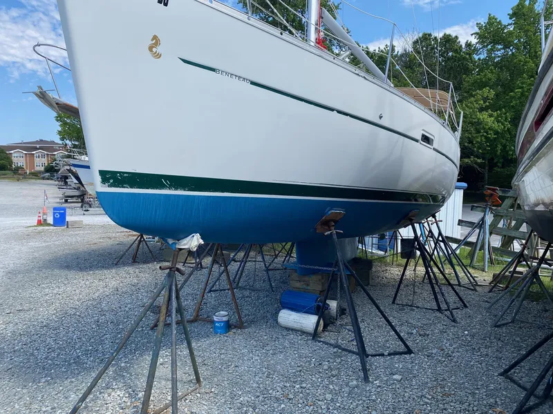 Slide: The Image of 2006 Beneteau 323 - Tuesday - 19