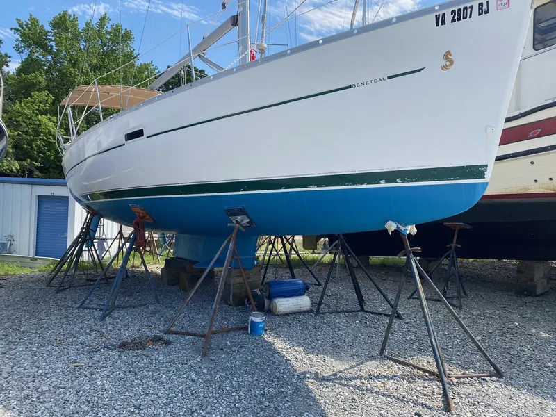 Slide: The Image of 2006 Beneteau 323 - Tuesday - 20