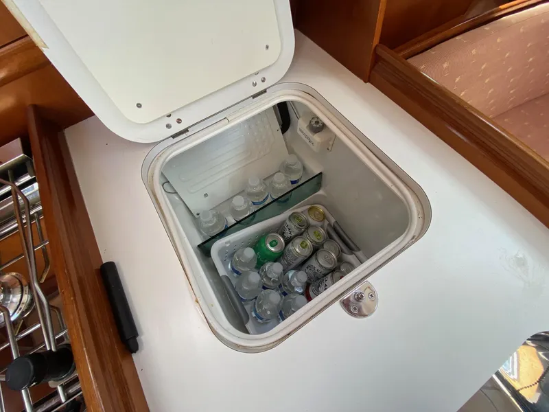 Slide: The Image of 2006 Beneteau 323 - Tuesday - 29