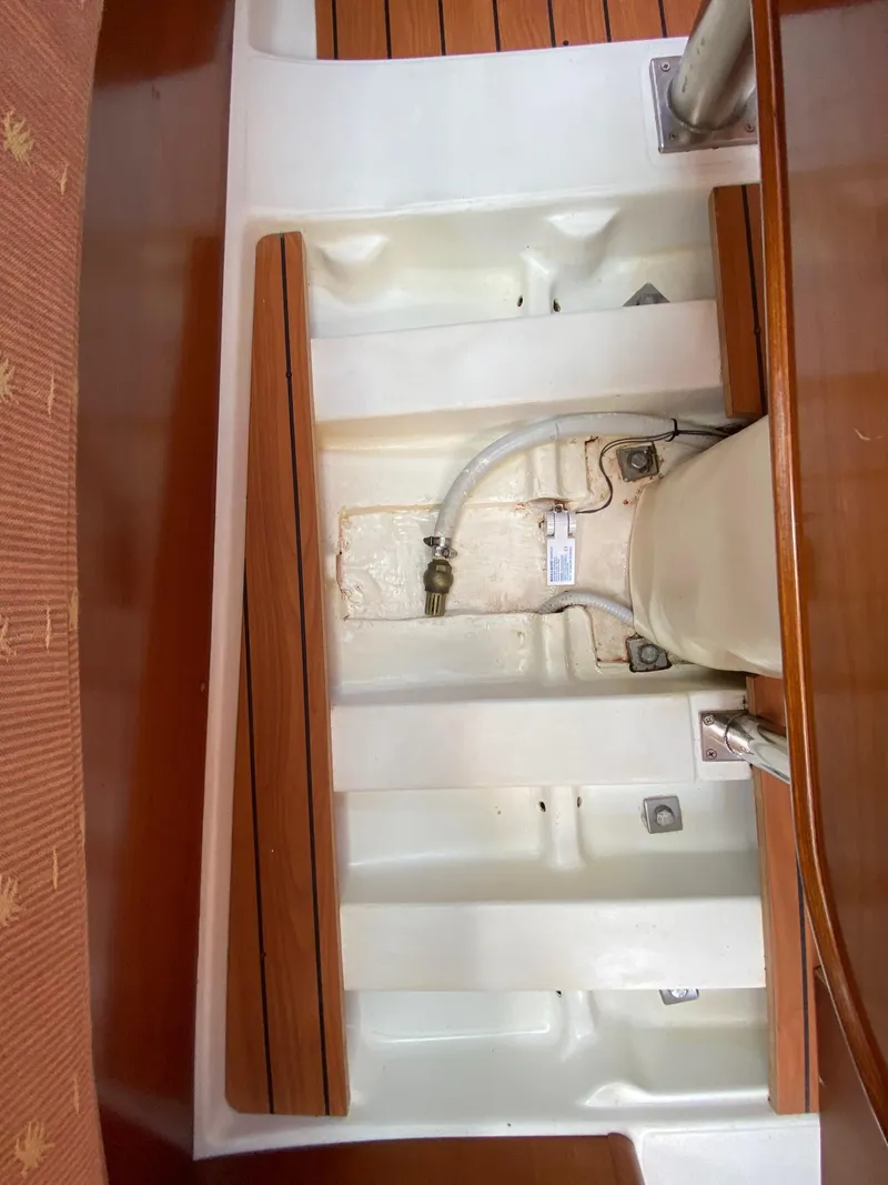 Slide: The Image of 2006 Beneteau 323 - Tuesday - 35
