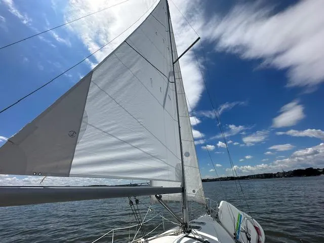 Slide: The Image of 2006 Beneteau 323 - Tuesday - 4