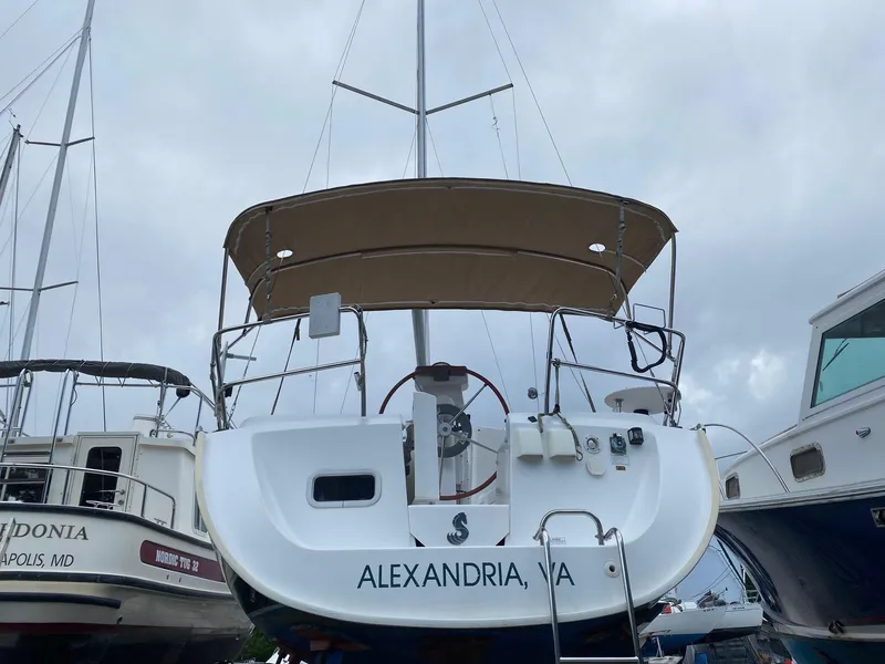 Slide: The Image of 2006 Beneteau 323 - Tuesday - 8
