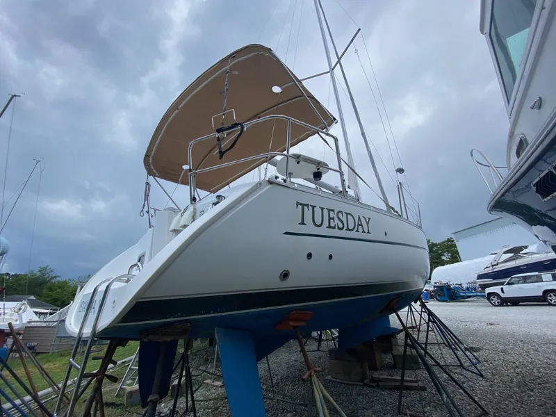 Slide: The Image of 2006 Beneteau 323 - Tuesday - 9