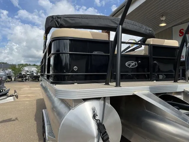 Slide: The Image of Veranda VR22RC Luxury Tri-Toon 2024 - 10