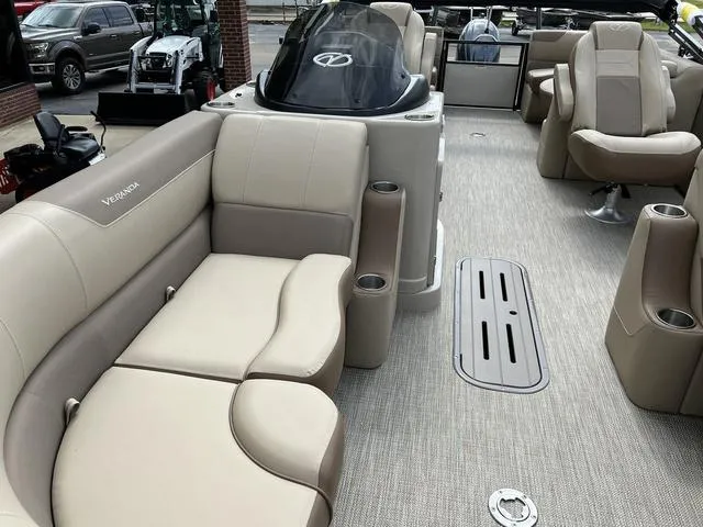 Slide: The Image of Veranda VR22RC Luxury Tri-Toon 2024 - 14