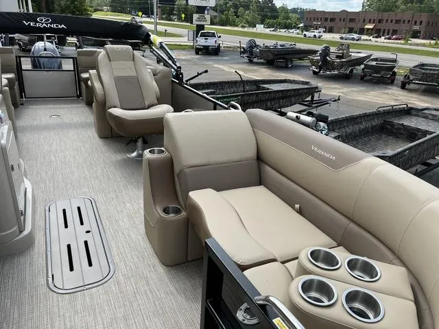 Slide: The Image of Veranda VR22RC Luxury Tri-Toon 2024 - 15