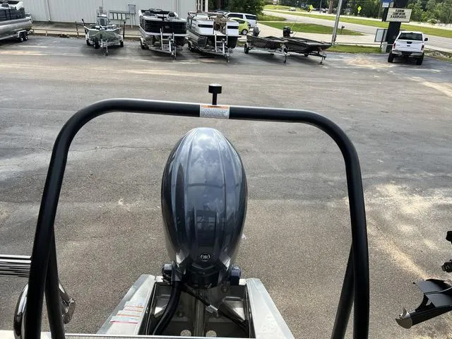 Slide: The Image of Veranda VR22RC Luxury Tri-Toon 2024 - 19