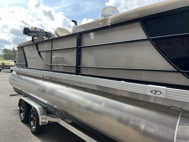 Slide: The Image of Veranda VR22RC Luxury Tri-Toon 2024 - 5