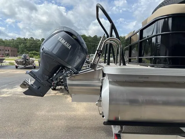 Slide: The Image of Veranda VR22RC Luxury Tri-Toon 2024 - 6