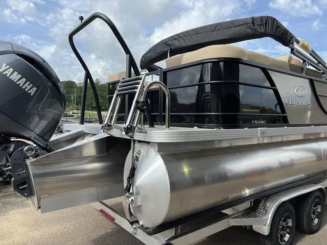 Slide: The Image of Veranda VR22RC Luxury Tri-Toon 2024 - 7