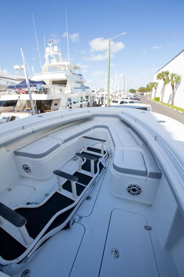 Slide: The Image of Yellowfin 32 2025 - 10