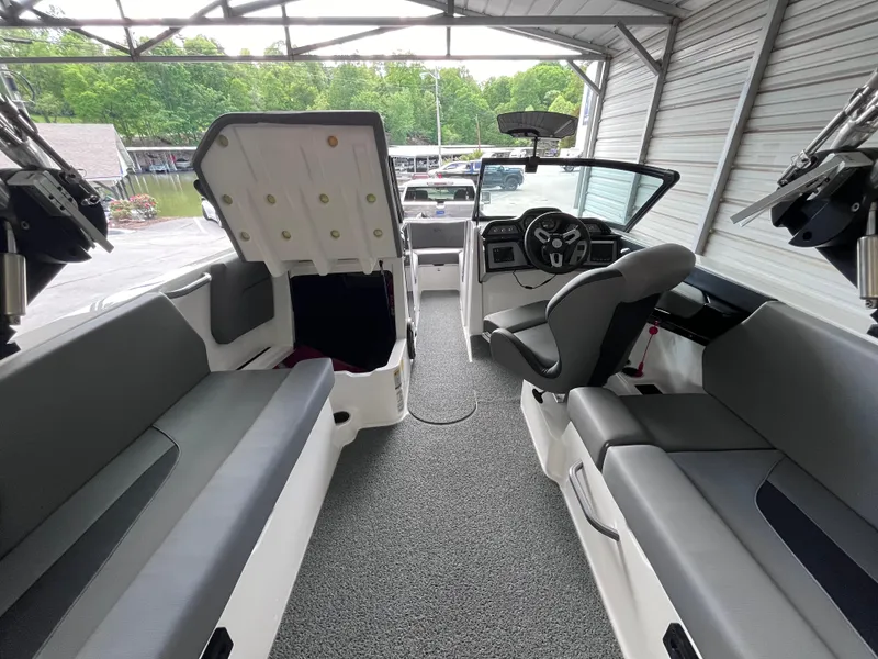 Slide: The Image of MasterCraft NXT22 2022 - 51