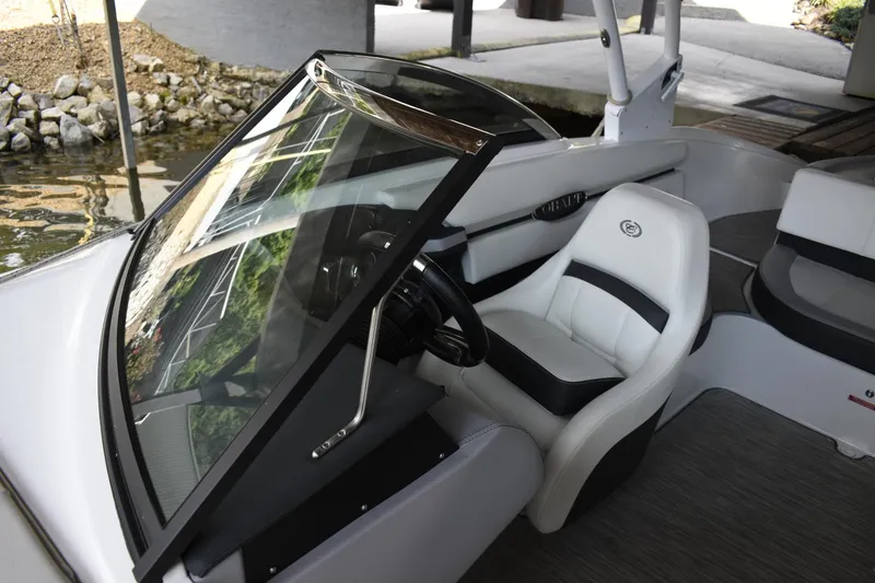 Slide: The Image of 2023 Cobalt CS22 boat interior with white and black captain's seat. - 8