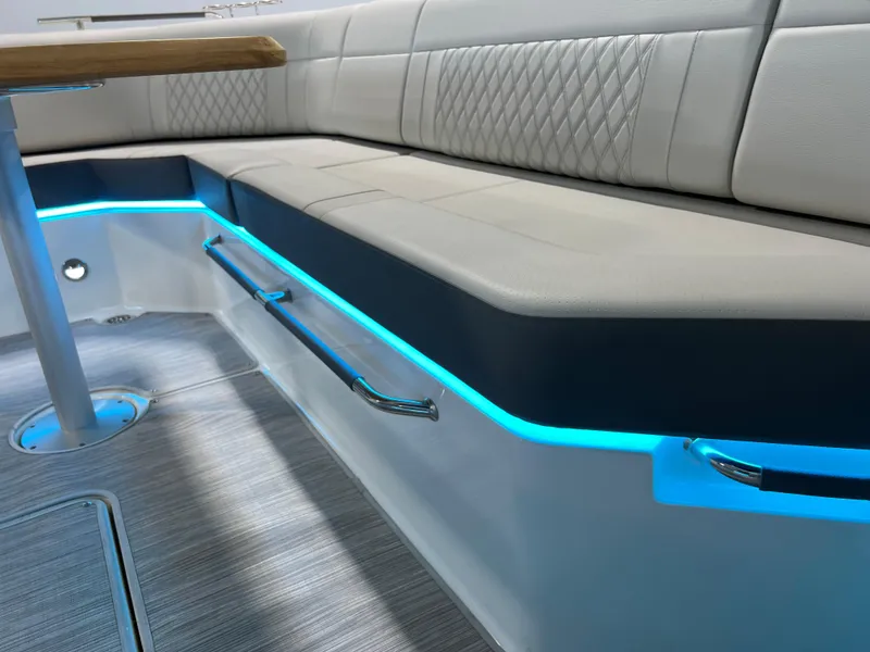 Slide: The Image of Sea Ray SLX 400 2024 - 51