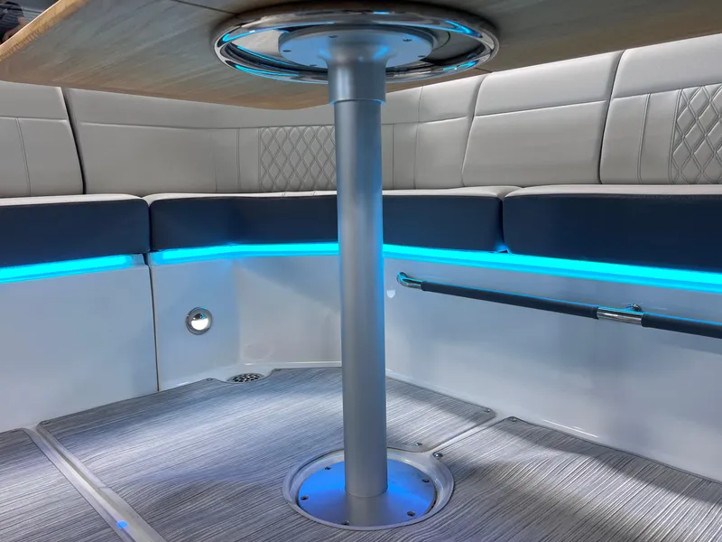 Slide: The Image of Sea Ray SLX 400 2024 - 52