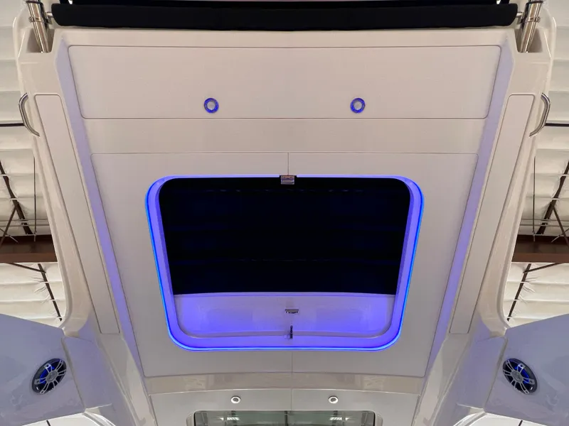 Slide: The Image of Sea Ray SLX 400 2024 - 55