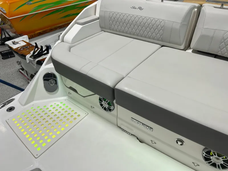 Slide: The Image of Sea Ray SLX 400 2024 - 56