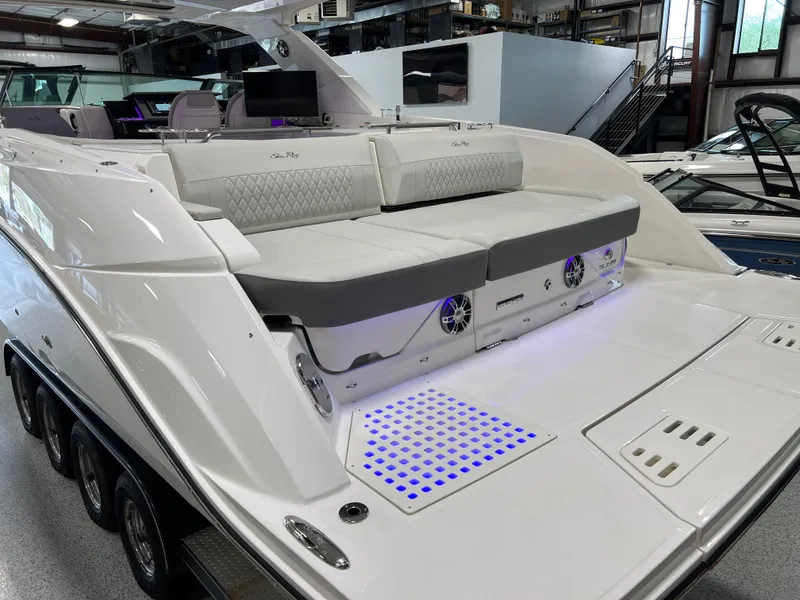 Slide: The Image of Sea Ray SLX 400 2024 - 58