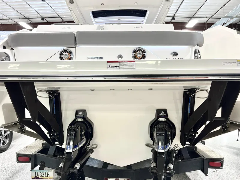 Slide: The Image of Sea Ray SLX 400 2024 - 60