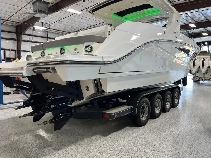 Slide: The Image of Sea Ray SLX 400 2024 - 62