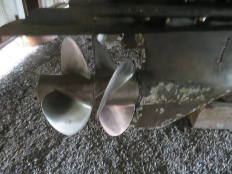 Slide: The Image of Propeller of 2005 Maxum 3300 SE boat on gravel surface. - 31